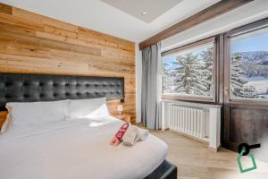 a bedroom with a bed and a large window at Hotiday Sestriere Ski Run in Sestriere