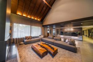 a living room with a large couch and a table at Chateau Laghetto Collection Oficial in Gramado