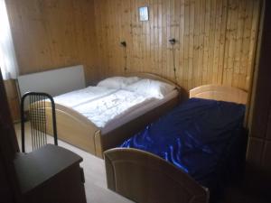 a bunk bed in a room with a bed sidx sidx sidx at Dudás panzió in Bükkszentkereszt
