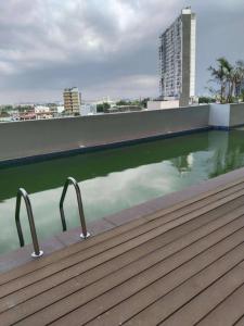 a swimming pool on the roof of a building at Sezuki JTower Stay in Mandaue City