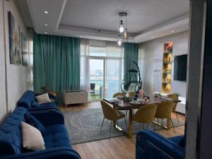 a living room with a blue couch and a table at الهورايزون in Ajman 