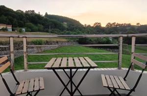 a picnic table and two chairs on a balcony at MariaS Vacation Rental in Obregón