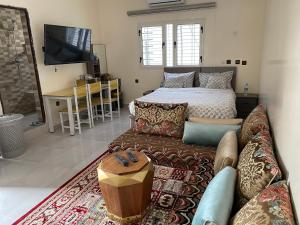 a living room with a couch and a bed at ESSERRa in Nouakchott