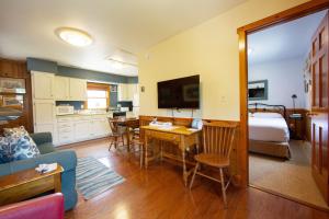 a living room with a couch and a table and a kitchen at Sandaway Suites & Beach in Oxford