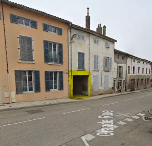 an old building on the side of a street at Le Duplex in Coligny