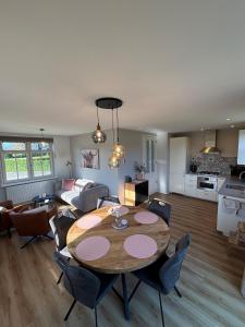 a living room with a table and a couch at Sint Anthonijshoek in Koudekerke