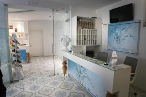a room with a counter with blue paint on it at Gigli Hotel Salento in Marina di Pescoluse