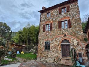 a brick building with a door on the side of it at Vacation Home Tuscany Pisa-Lucca 1 in Filettole