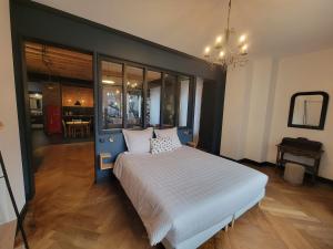 a bedroom with a large bed in a room at Le Loft Des Arts in Thonon-les-Bains