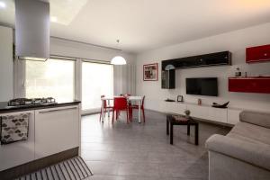 a kitchen and living room with a couch and a table at Il Sogno di Elisa in Trivignano