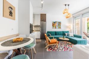 a living room with a blue couch and a table at Talea Joyful Stay by PikHost in Lezhë