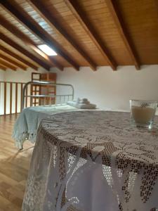 a room with a table with a bed in it at Casa Martins by Tear in Aldeia de João Pires