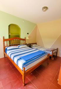 a bedroom with a large bed in a room at Hostel - Sueños del Rio in Concepción del Uruguay