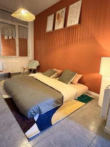 a bedroom with a large bed in a room at L'atelier Terracotta centre ville Bethune in Béthune