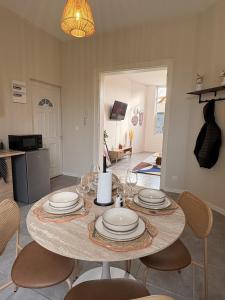 a dining room with a table and chairs at L'atelier Terracotta centre ville Bethune in Béthune +10 photos
