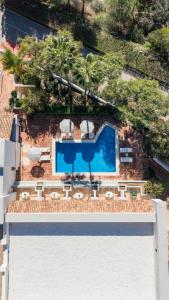 an overhead view of a swimming pool and a building at Elviria Hills Living in Marbella