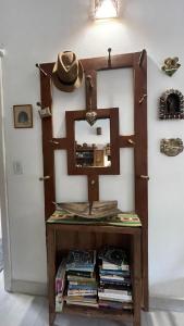 a mirror on top of a table with books at Casa Boomerang in Marau