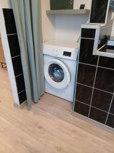 a washer and dryer in a kitchen with at Garsoniera Kościuszki in Jasło