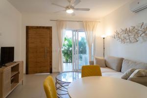 a living room with a couch and a table at Residencial Esprit Caribbean in Bayahibe