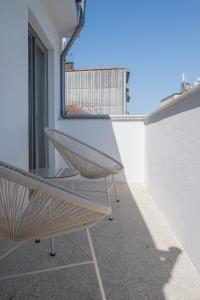 a bench sitting on the side of a balcony at Uma Poveiros in Porto