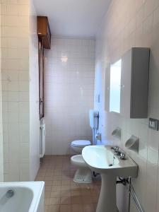 a bathroom with two toilets and a sink and a tub at Hospital - WI-FI 3 Bedrs in Reggio Emilia