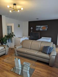a living room with a couch and a bed at Schöne, große Wohnung mit 3 Betten in Bramsche
