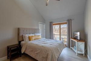 a bedroom with a large bed and a window at Barba Le Lane in Lake Ozark