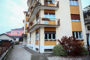 an apartment building with balconies and a courtyard at Casa Gabry - your first step in the Dolomites in Belluno