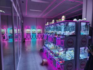a room with a bunch of arcade games in a room at 속초 오션뷰 써밋베이1205 in Sajin