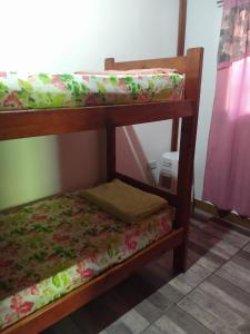 a couple of bunk beds in a room at Cabaña Óga Pora' in Puerto Yeruá