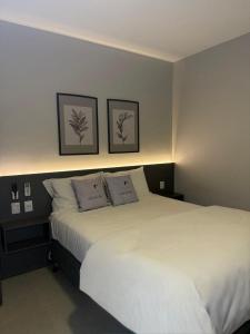 a bedroom with a large white bed with two pillows at Pousada Vista do Voo in Brumadinho +19 photos