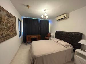 a bedroom with a large bed and a window at Carmen Magdalena in Asunción
