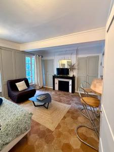 a living room with a couch and a table at Studio parvis Cloitre Notre Dame in Chartres