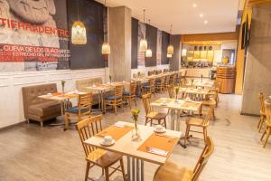 a dining room with tables and chairs in a restaurant at GHL Hotel Neiva in Neiva