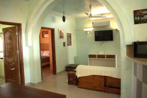 a room with a bed and a tv on the wall at 36 Southwalk in Quseir