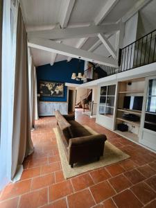 a living room with a couch and a table at Mas de la tour de rey in Canet-en-Roussillon
