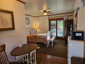 a bedroom with a bed and a table in a room at Oak Hill Inn in Julian