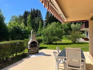 a patio with a wood fired oven in a yard at Haus 12 See- und Bayerwaldblick für bis zu 10 Gäste in Arrach