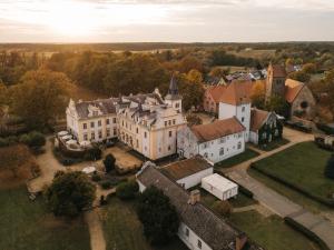 an aerial view of a large house in a town at Schloss und Gut Liebenberg in Liebenberg
