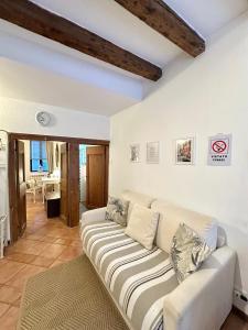 a living room with a couch and a table at Caterina Biennale Apartment in Venice