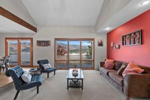 a living room with a couch and chairs at Three Lakes Haven - Pacific Retreats in Manson