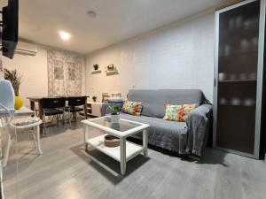 a living room with a couch and a table at Apartamento El Olivar de Cáceres in Cáceres