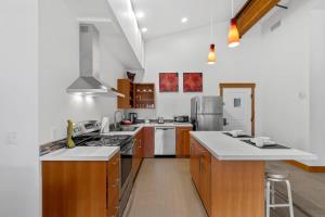 a kitchen with wooden cabinets and white appliances at Klonaqua - Pacific Retreats in Leavenworth