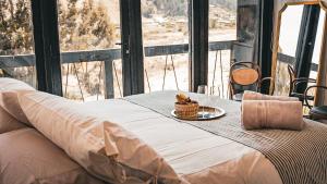 a table with a plate of food and a basket of fruit at Bed & Breakfast Casa Ziré in Navidad
