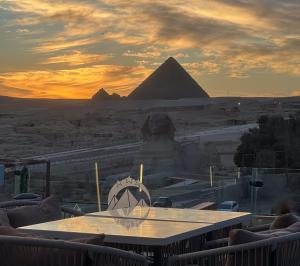 a table with a view of the pyramids ofothal at Pyramids Height Luxury Wing in Cairo