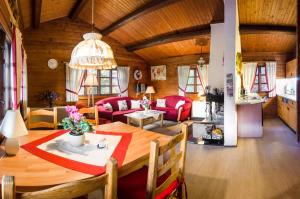 a dining room and living room with a table at Bergblick Willingen in Neerdar
