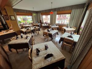 an overhead view of a restaurant with tables and chairs at Hotel Cime d'Auta in Falcade