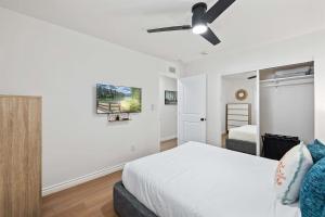 a bedroom with a bed and a ceiling fan at 2BR 2BA Home Hot Tub, Firepit, Yard, BBQ, Parking in Simi Valley