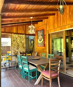 a dining room with a table and chairs at Refugio da Serra - Cachoeira dos Bufalos in Pindamonhangaba