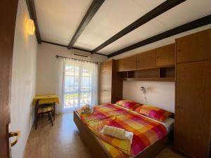 a bedroom with a bed and a desk in it at Apartment Solara in Kampor